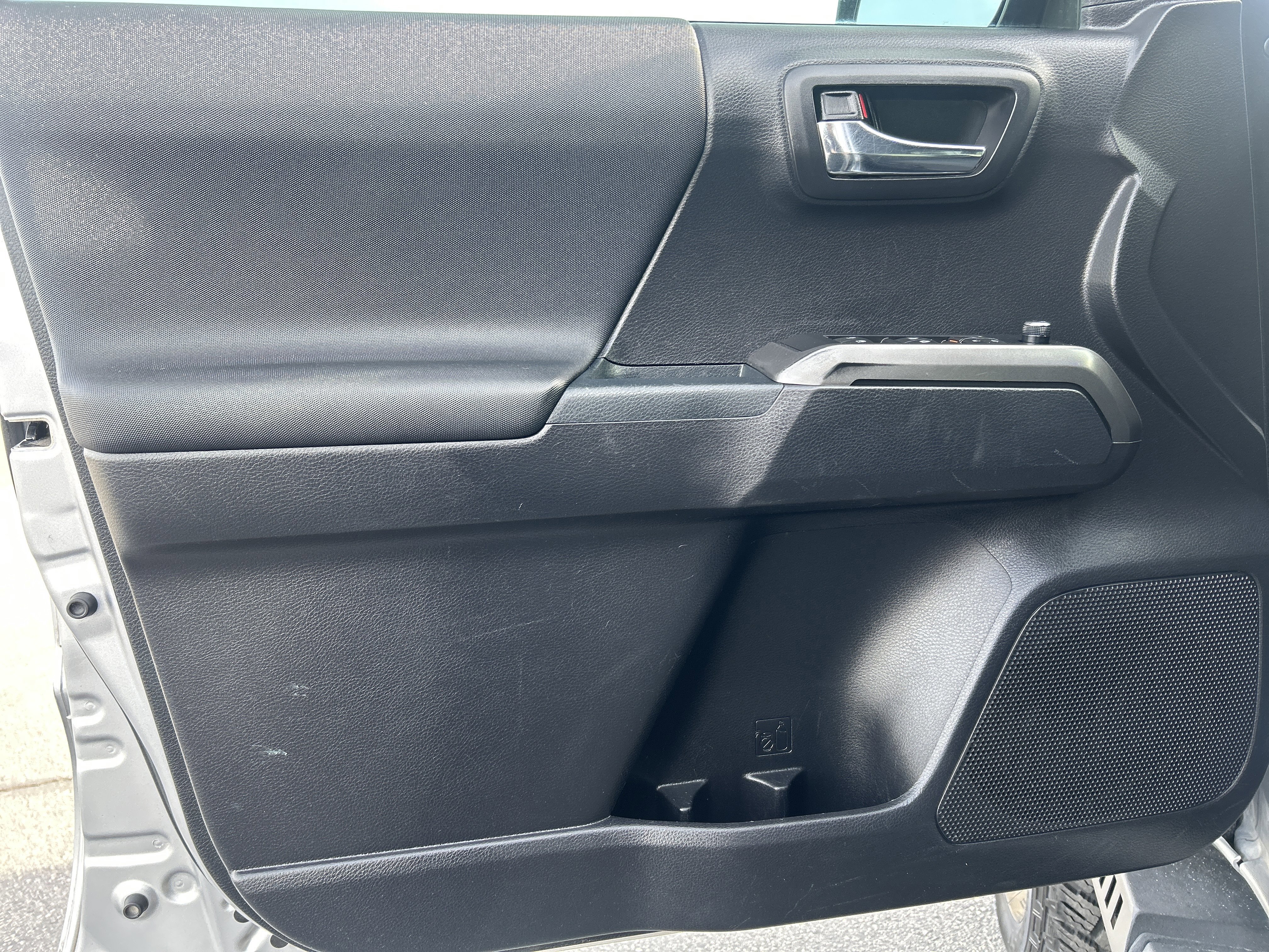 Used 2018 Toyota Tacoma TRD Off-Road image 25