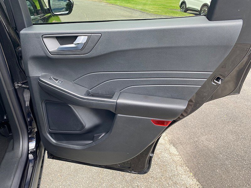 Certified 2025 Ford Escape Platinum AWD/4WD image 40