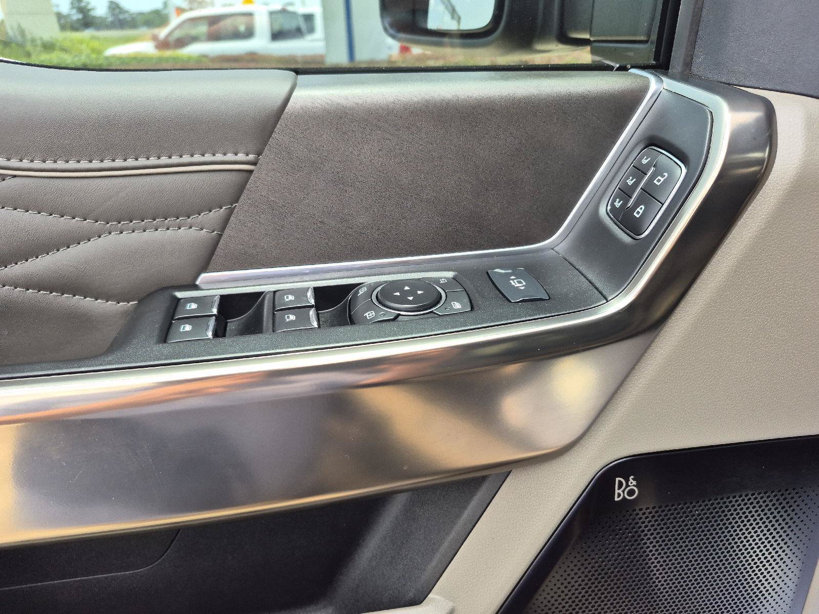 Certified 2025 Ford F250 Platinum w/ Platinum Plus Package AWD/4WD image 9