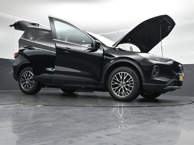 Certified 2026 Ford Escape SE w/ PHEV Premium Package FWD image 53