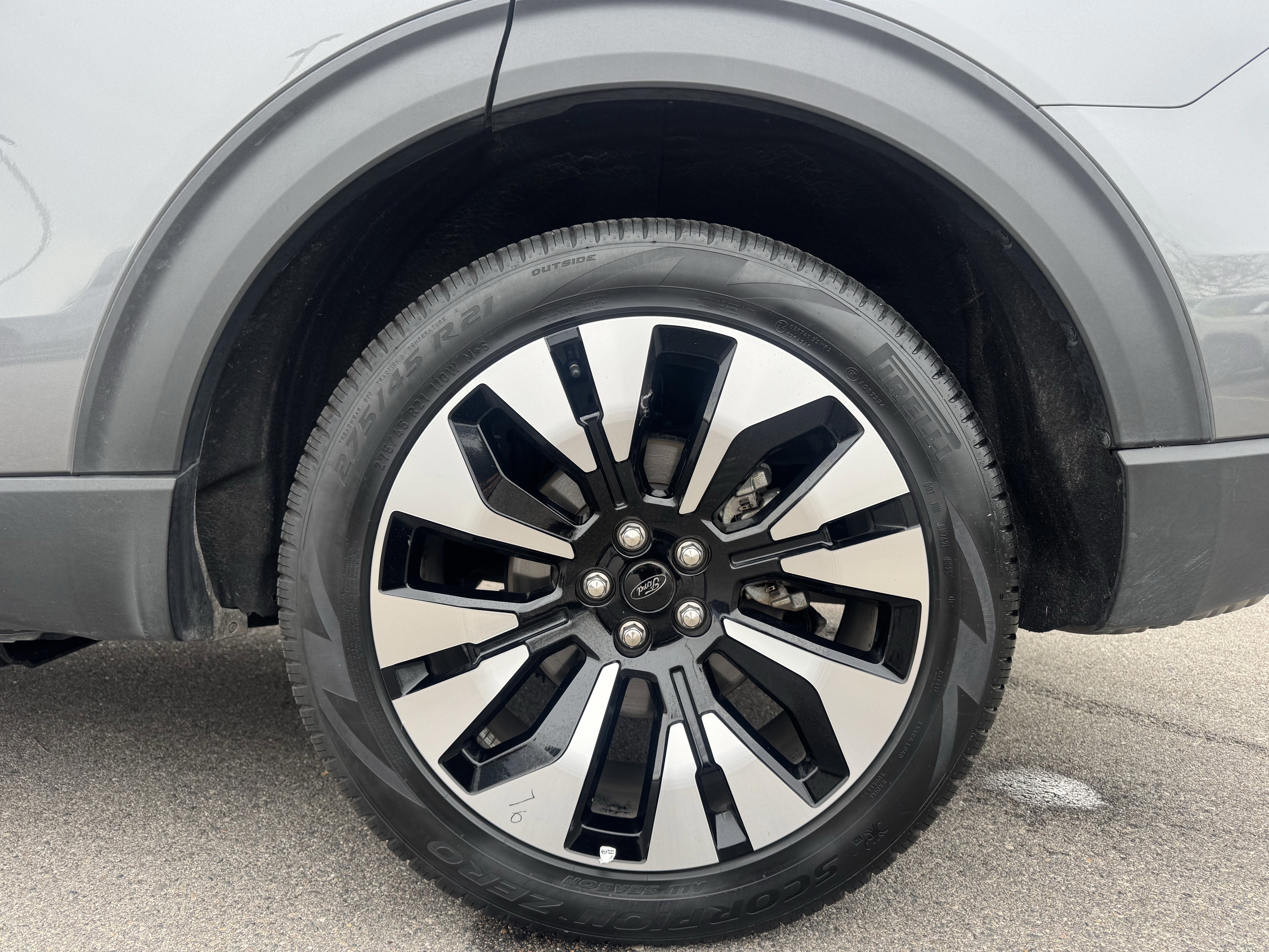 Certified 2025 Ford Explorer Platinum w/ LUX Leather Package image 20