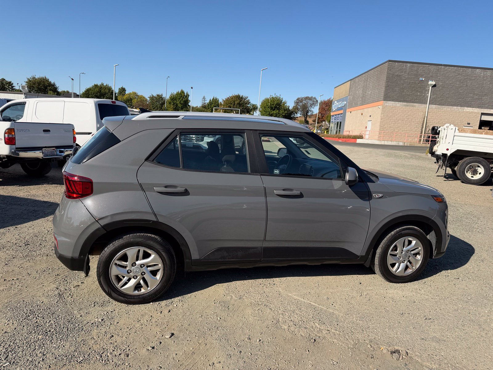Used 2020 Hyundai Venue SEL FWD image 6