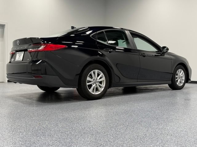 Used 2025 Toyota Camry LE FWD image 10