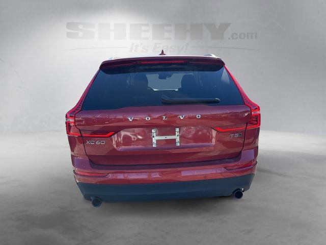 Used 2021 Volvo XC60 T5 Momentum w/ Premium Package image 3