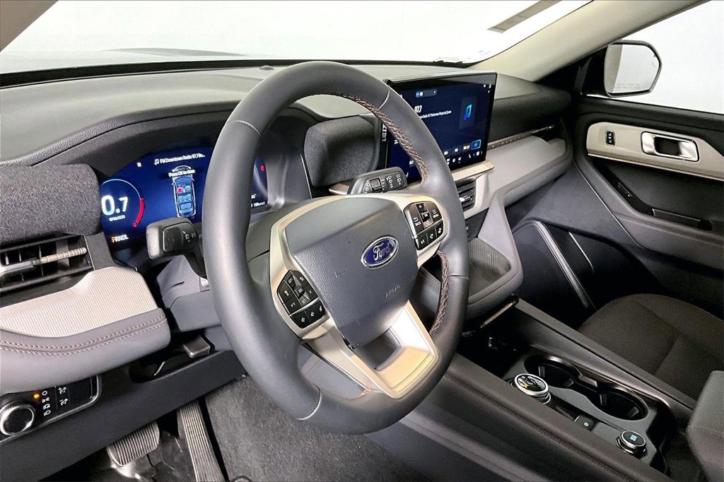 Certified 2025 Ford Explorer Active image 10