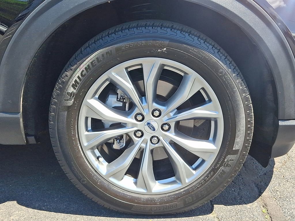 Certified 2023 Ford Explorer XLT w/ Equipment Group 202A AWD/4WD image 9