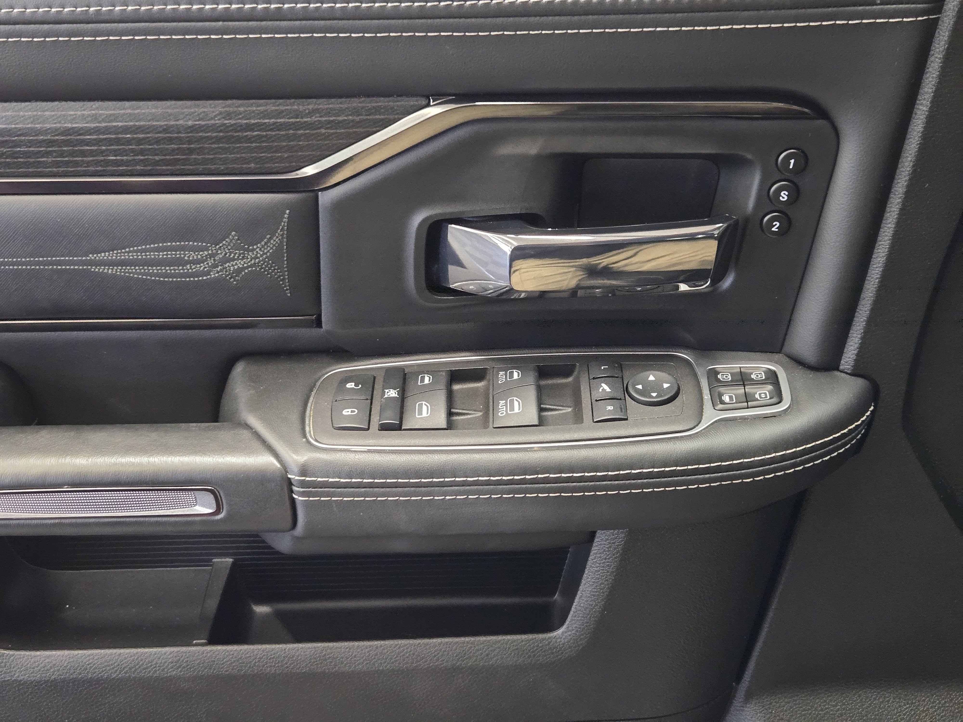 Used 2024 RAM 2500 Limited image 24