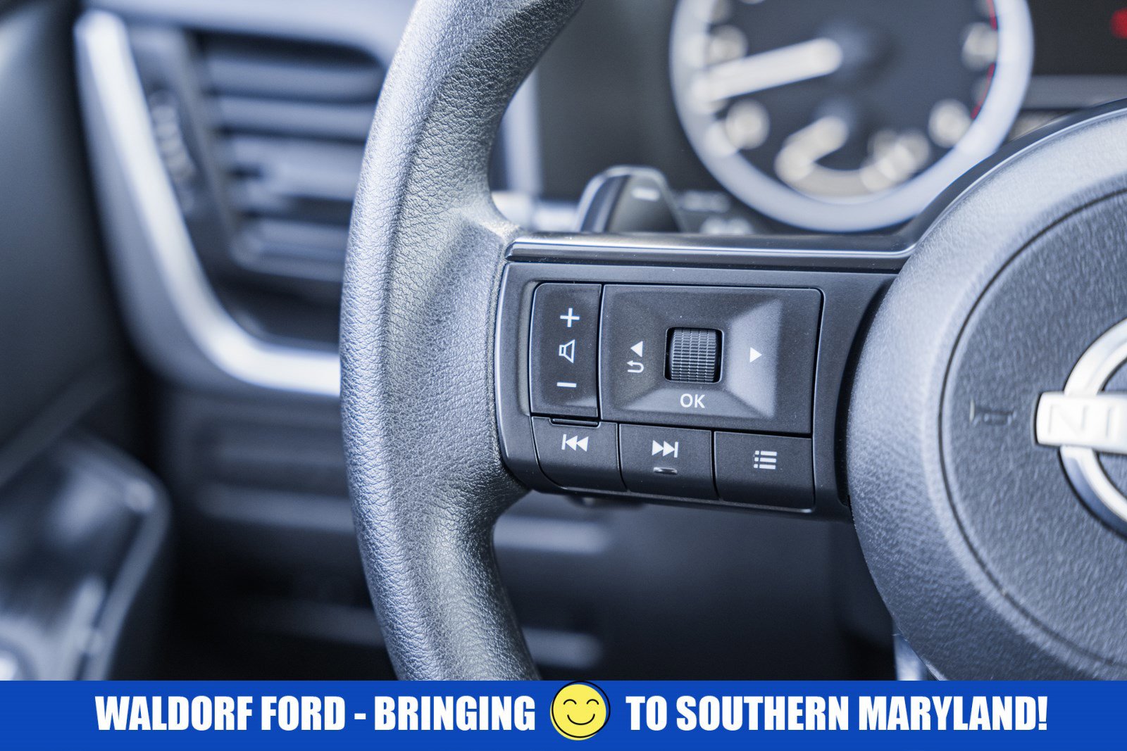 Used 2024 Nissan Rogue S image 25