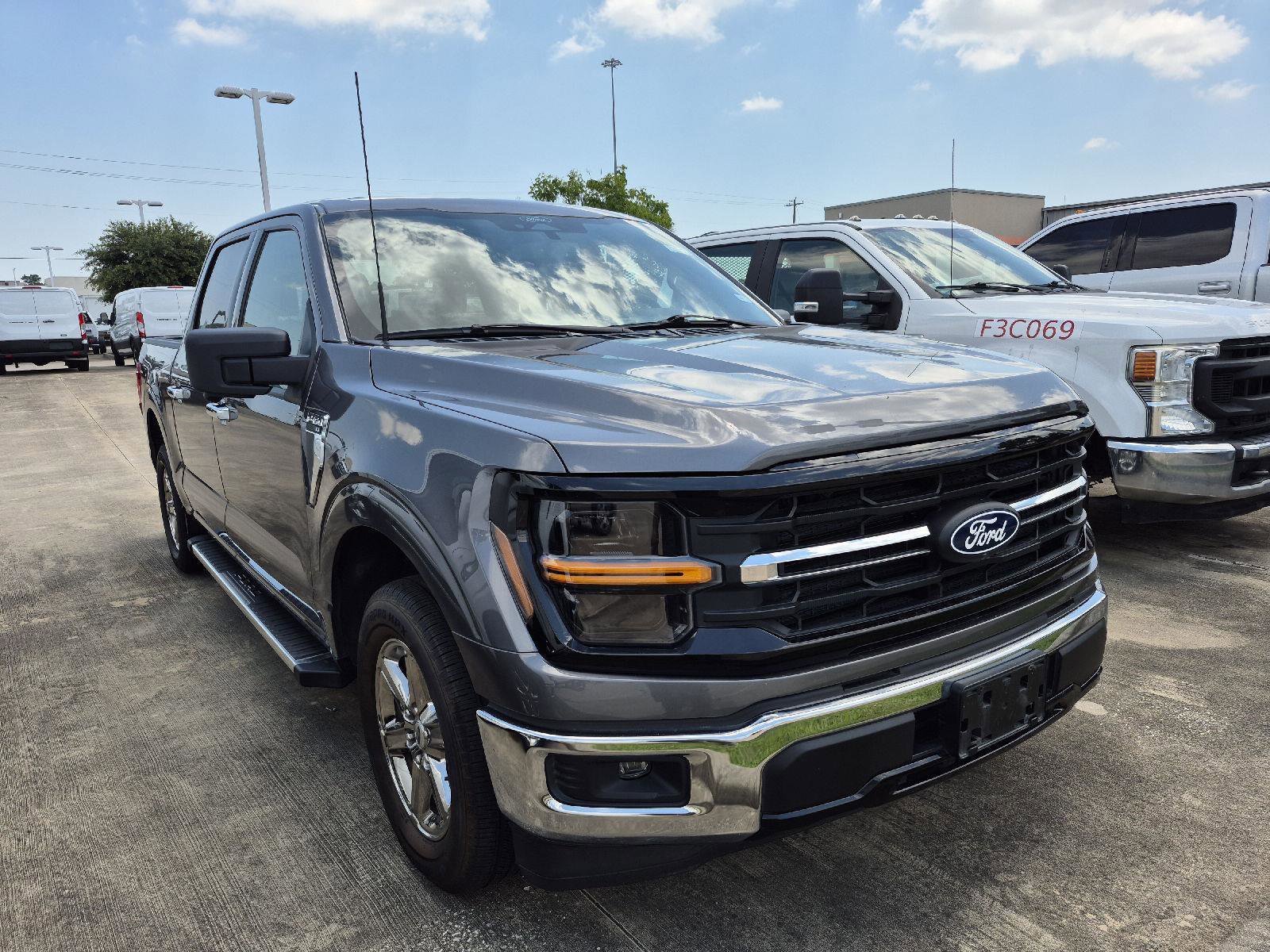 Certified 2024 Ford F150 XLT w/ Mobile Office Package RWD image 2