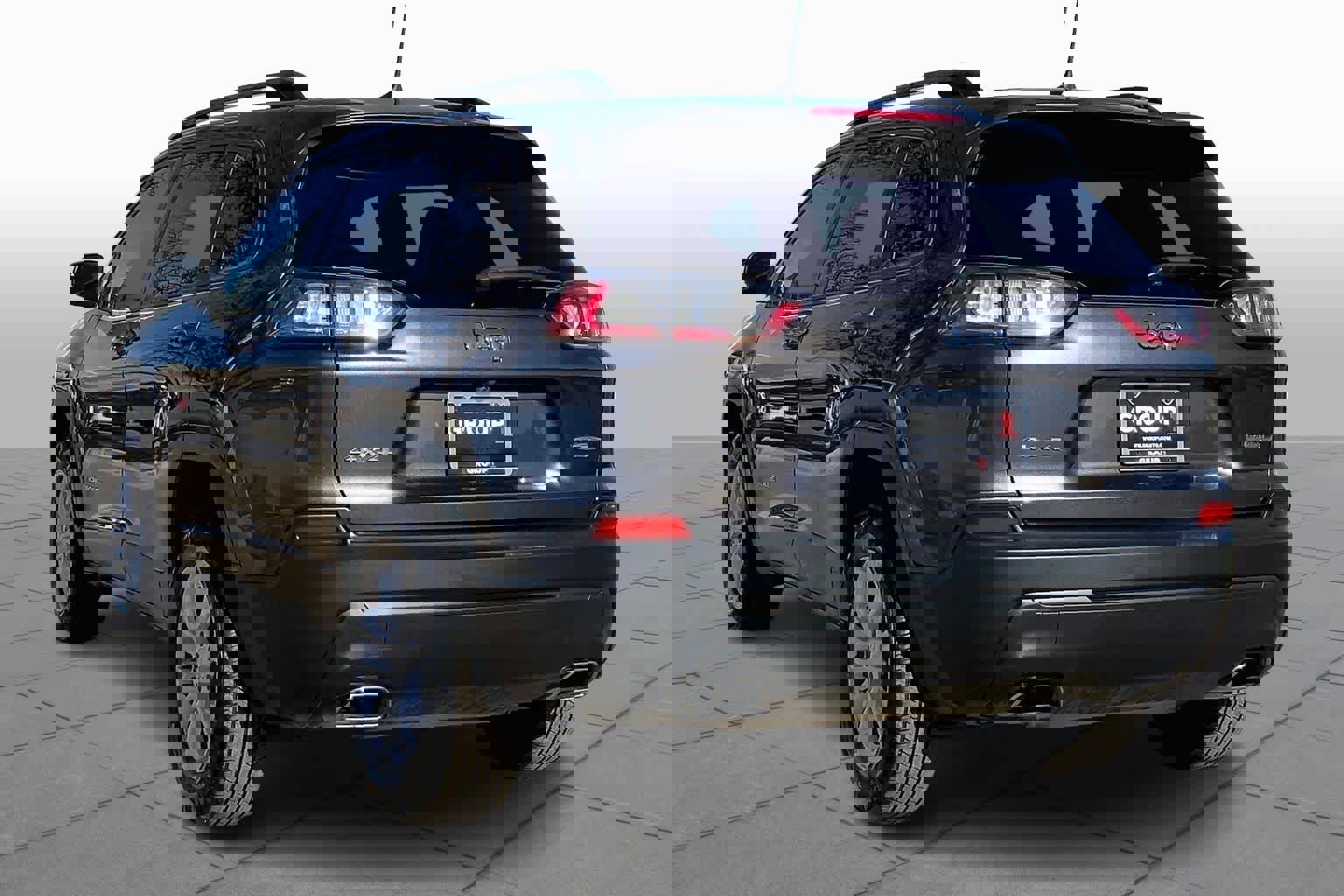 Used 2022 Jeep Cherokee Latitude Lux w/ Mopar Interior Package image 11