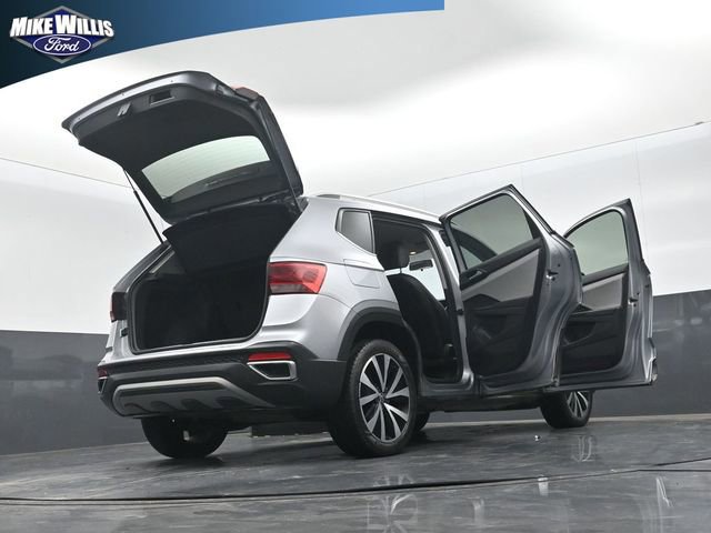 Used 2022 Volkswagen Taos SE FWD image 29