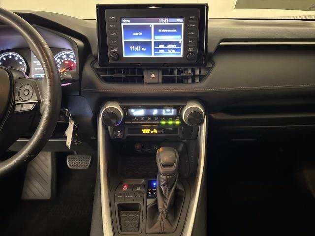 Used 2019 Toyota RAV4 LE FWD image 24