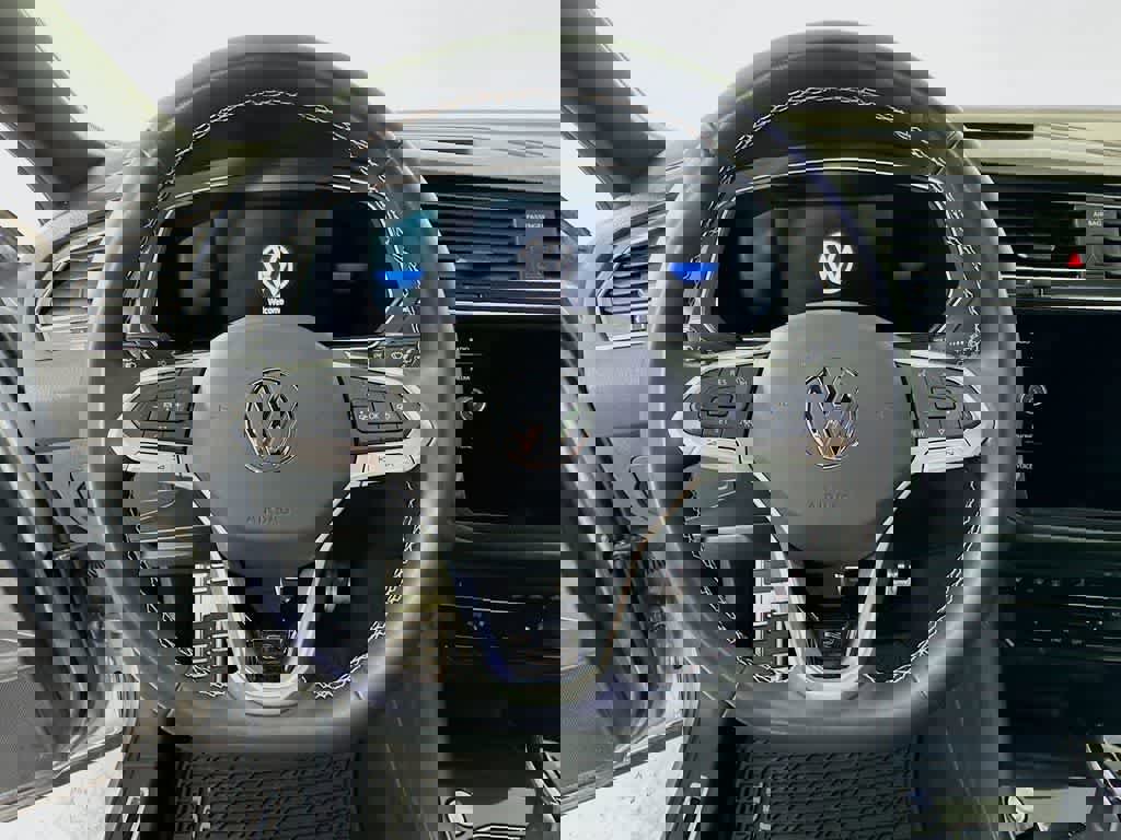 Used 2023 Volkswagen Tiguan SE R-Line image 20