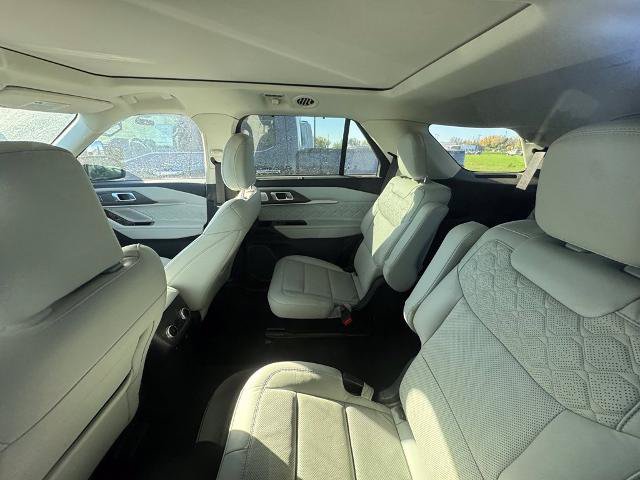 Certified 2025 Ford Explorer Platinum w/ Ultimate Package AWD/4WD image 6