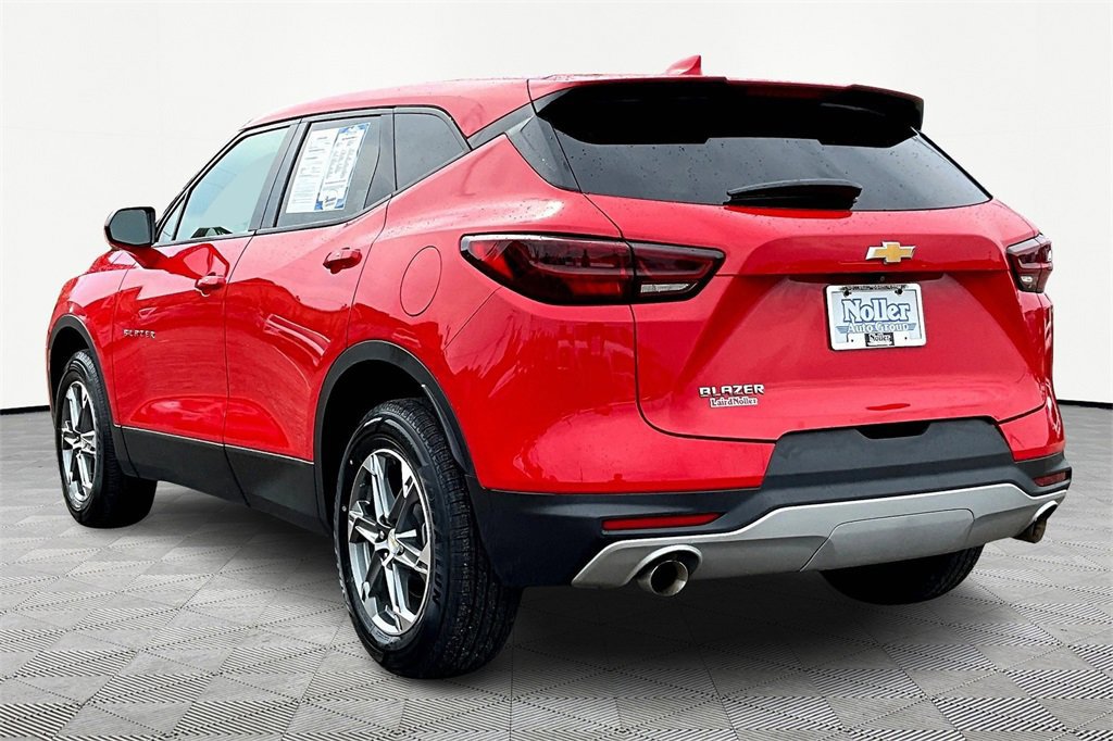 Used 2023 Chevrolet Blazer LT image 2