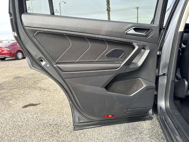 Used 2023 Volkswagen Tiguan SE w/ Panoramic Sunroof Package image 23