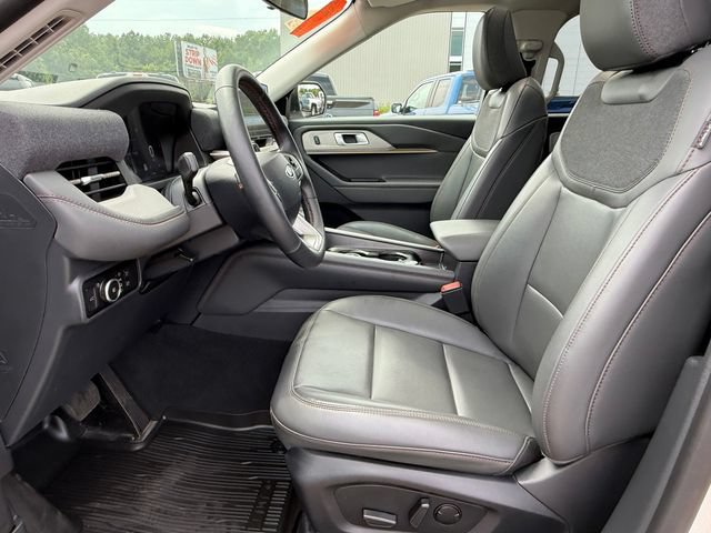 Certified 2025 Ford Explorer Active w/ Active Comfort Package AWD/4WD image 20