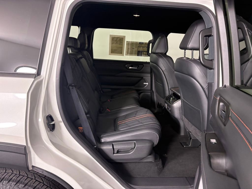 Used 2025 Nissan Armada PRO-4X image 38
