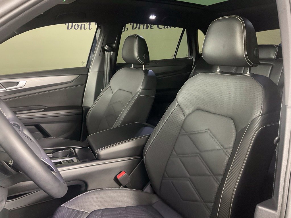 Used 2024 Volkswagen Atlas Cross Sport SE FWD image 14