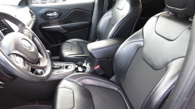 Used 2019 Jeep Cherokee Latitude Plus w/ Comfort/Convenience Group image 4