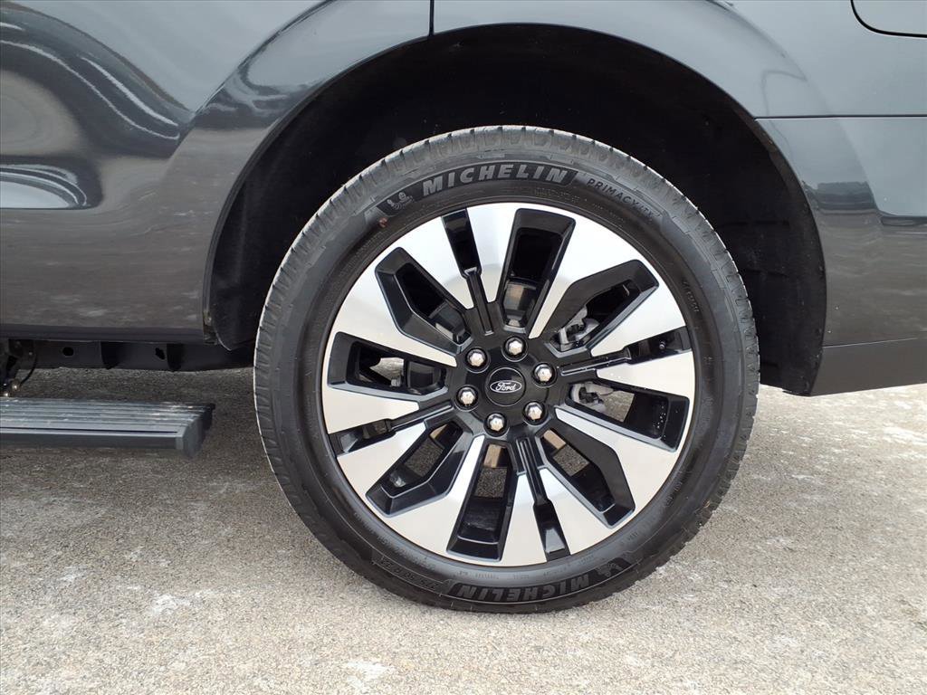 Certified 2025 Ford Expedition Platinum w/ Driver's Package image 7