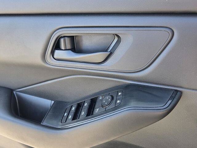Used 2025 Nissan Rogue S FWD image 28