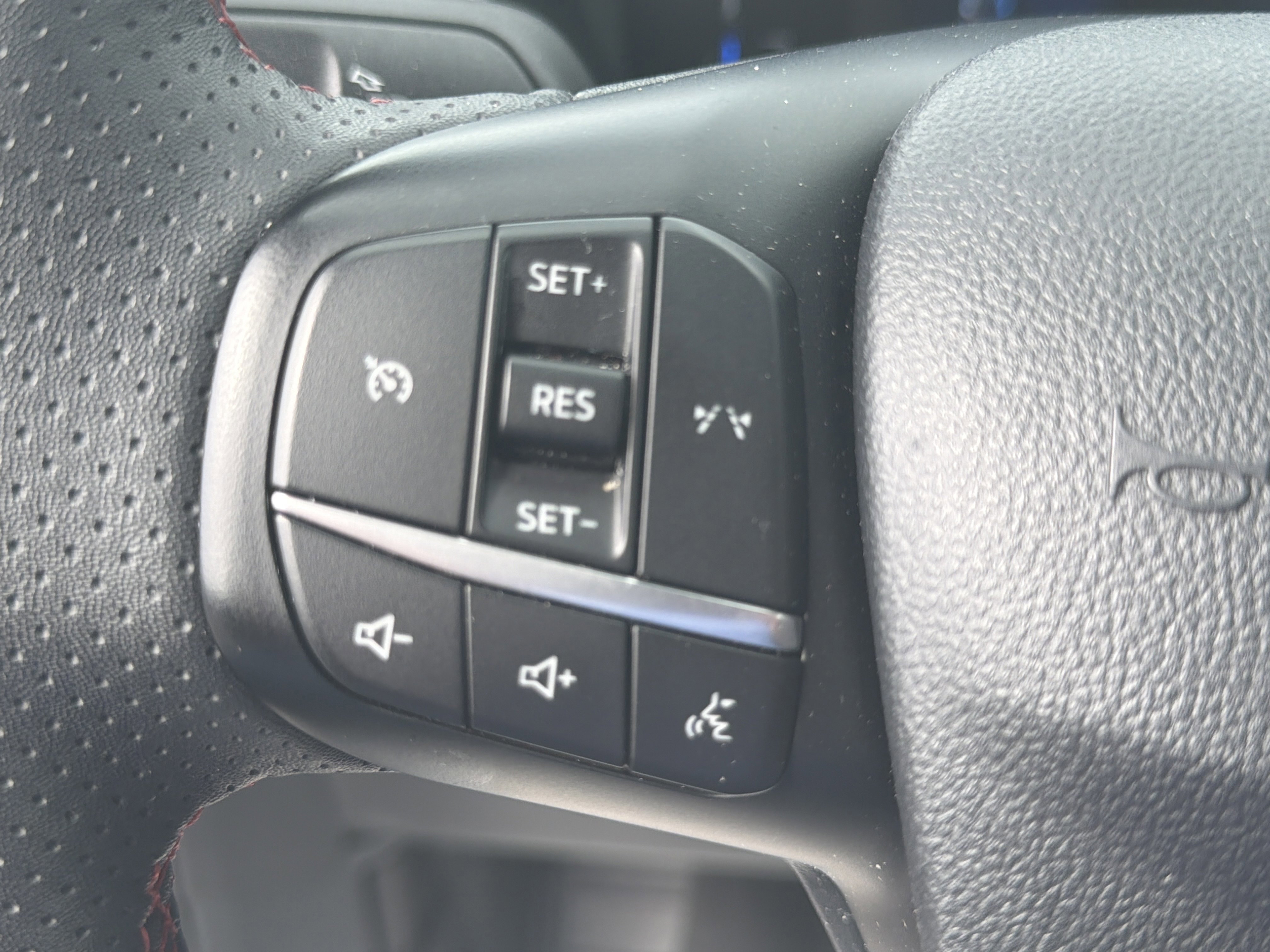 Certified 2025 Ford Escape ST-Line Select AWD/4WD image 18