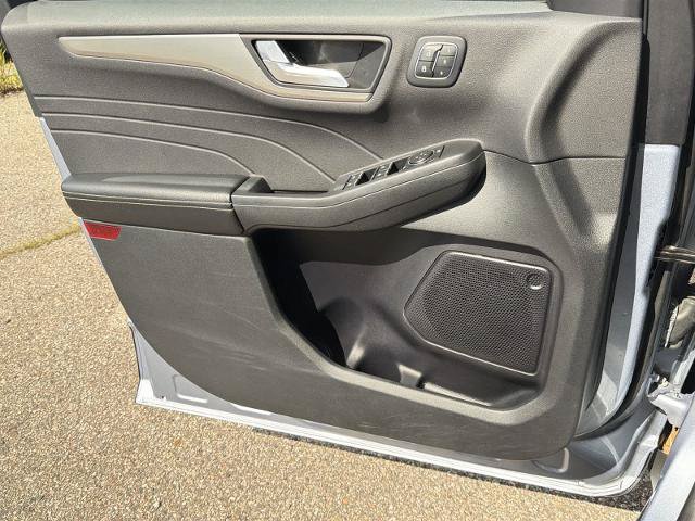 Certified 2022 Ford Escape Titanium FWD image 30