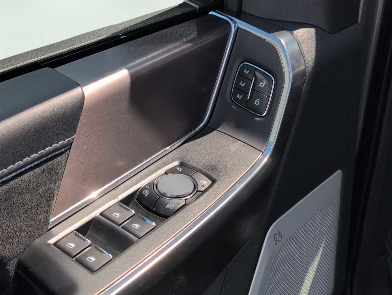 Certified 2025 Ford F150 Platinum w/ Equipment Group 702A High image 10