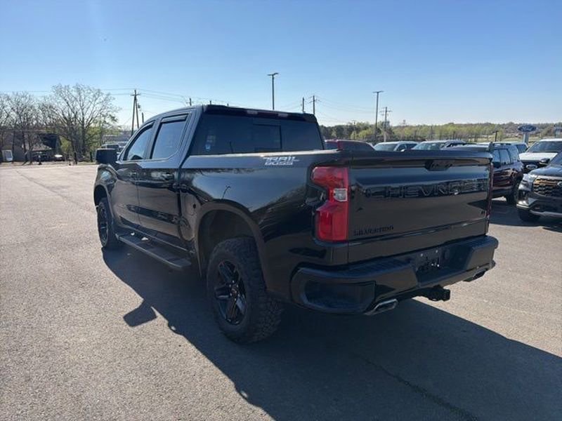 Used 2023 Chevrolet Silverado 1500 LT Trail Boss w/ Convenience Package II image 2