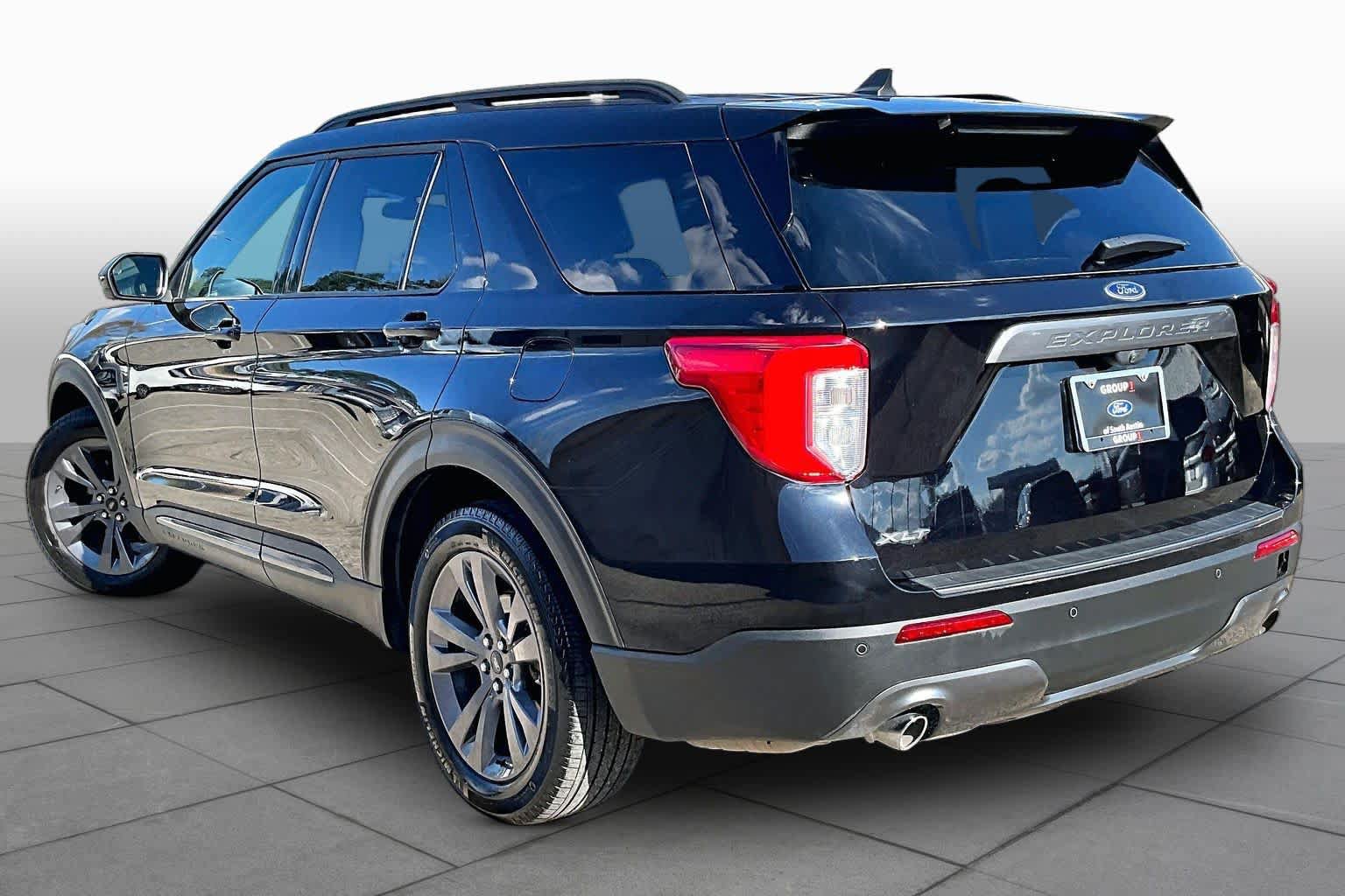 Certified 2024 Ford Explorer XLT RWD image 6