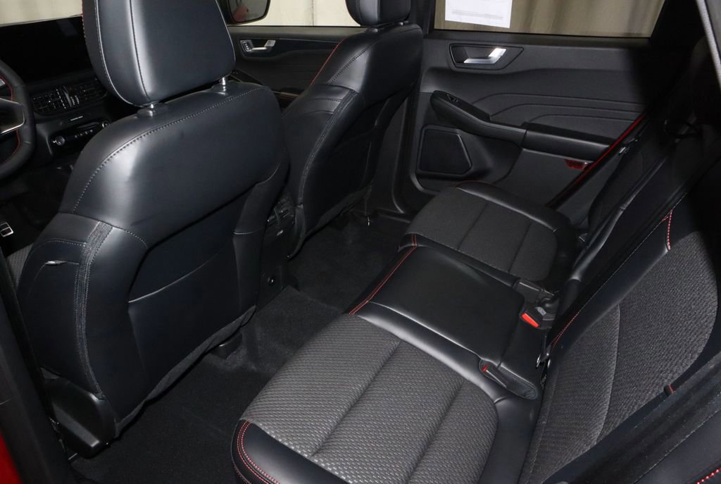Certified 2023 Ford Escape ST-Line w/ Tech Pack #1 image 21