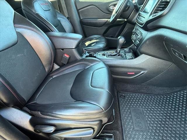 Used 2019 Jeep Cherokee Trailhawk w/ Comfort/Convenience Group image 11