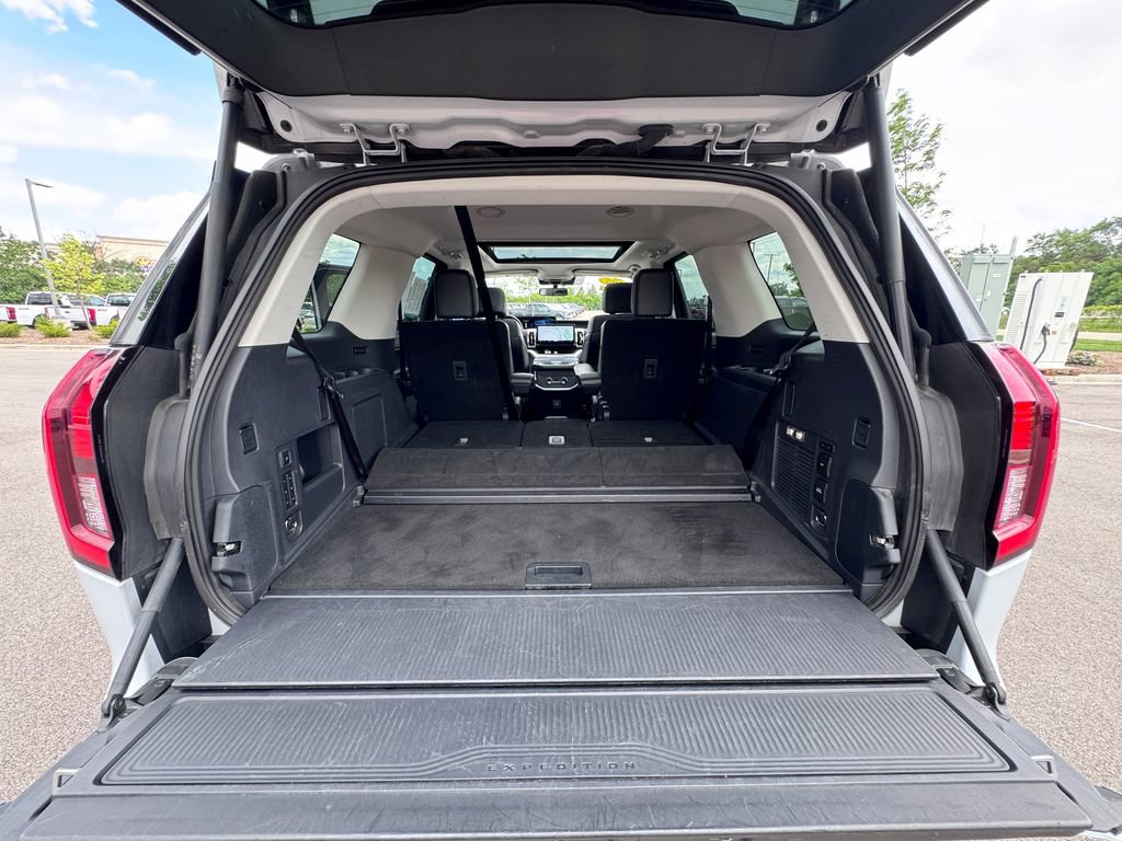 Certified 2025 Ford Expedition Platinum AWD/4WD image 18