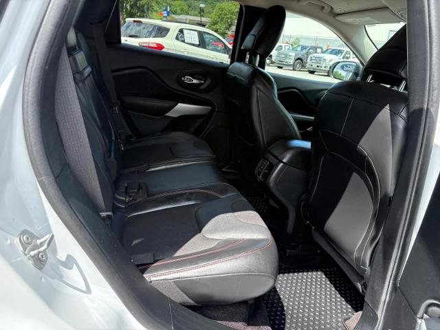 Used 2018 Jeep Cherokee Trailhawk AWD/4WD image 19