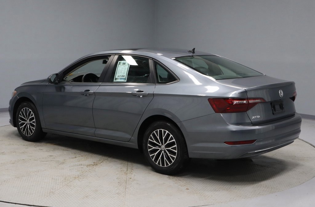 Used 2021 Volkswagen Jetta SE w/ SE Cold Weather Package image 3