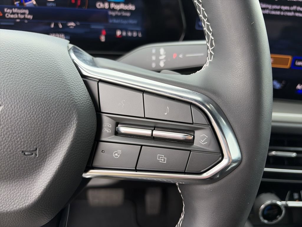 Used 2025 Chevrolet Traverse LT w/ Driver Confidence Package FWD image 22