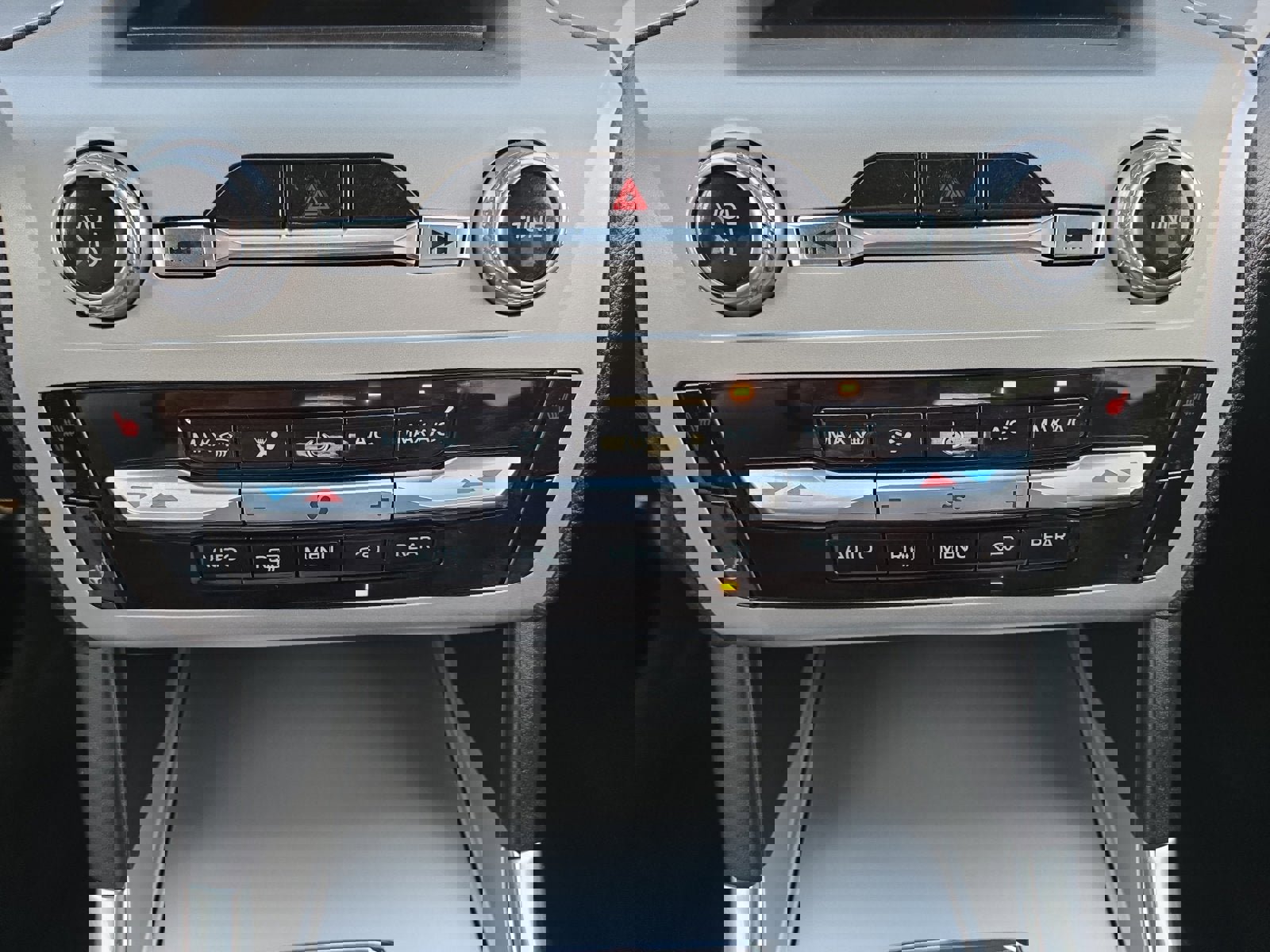 Certified 2022 Ford Explorer XLT w/ Equipment Group 202A image 20