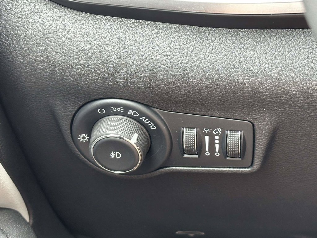 Used 2025 Jeep Compass Limited AWD/4WD image 24