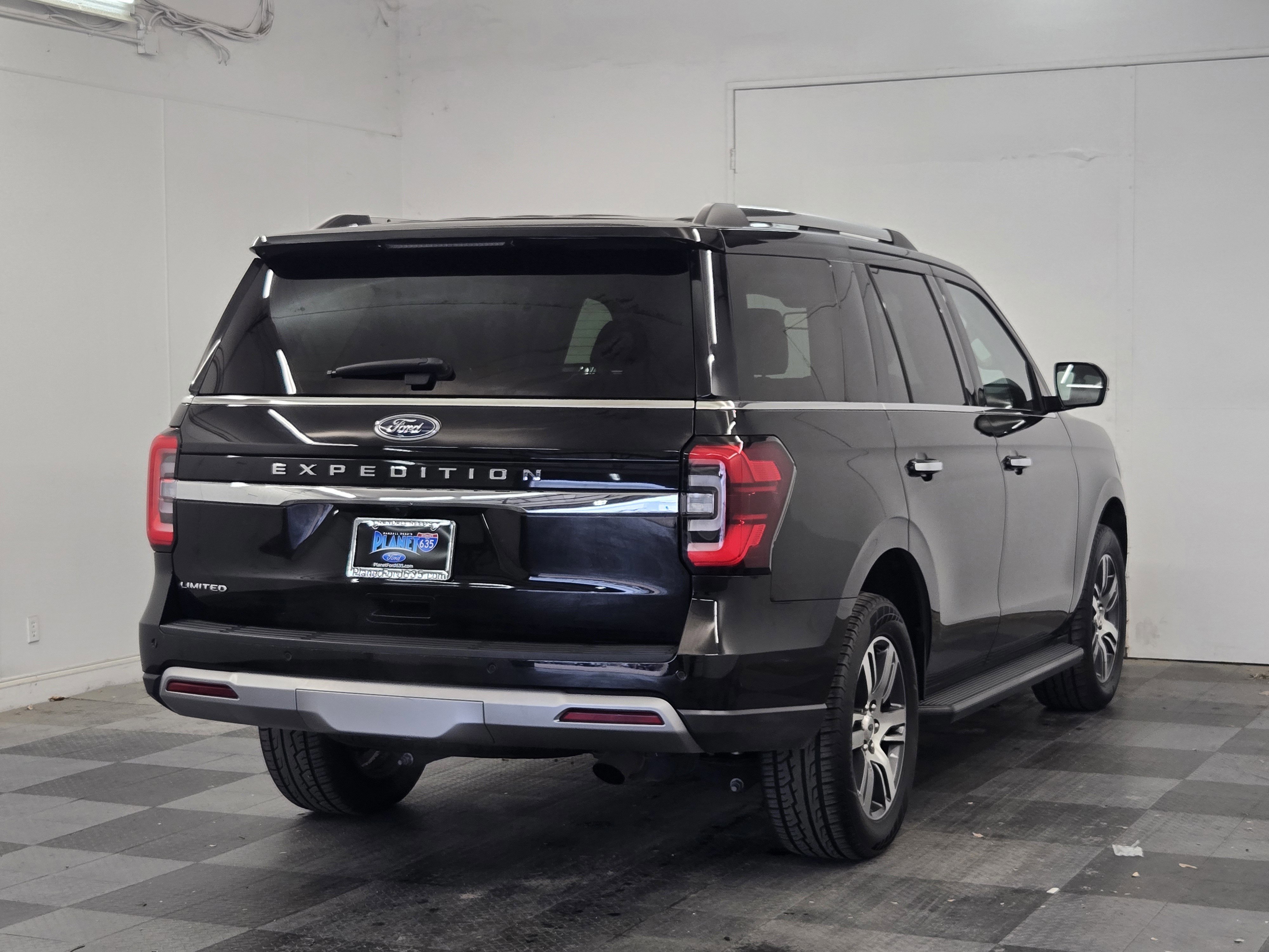 Certified 2024 Ford Expedition Limited RWD image 4
