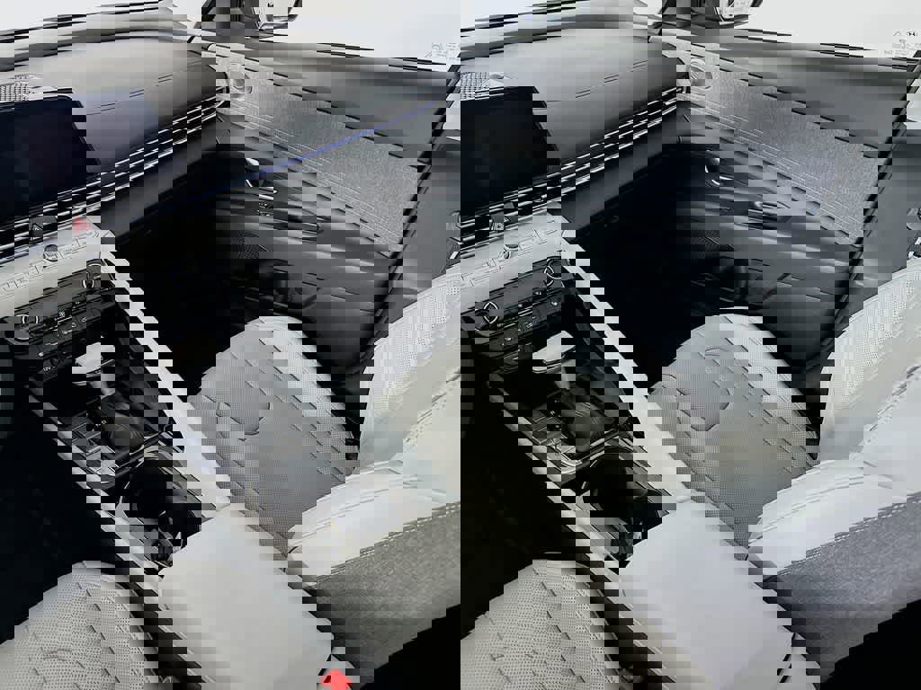 Used 2026 Hyundai Elantra Limited w/ Cargo Package image 13