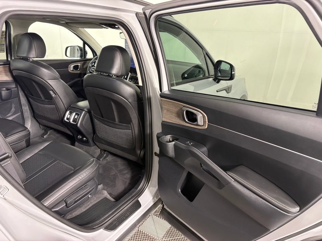 Used 2023 Kia Sorento EX w/ Panoramic Sunroof Package FWD image 35
