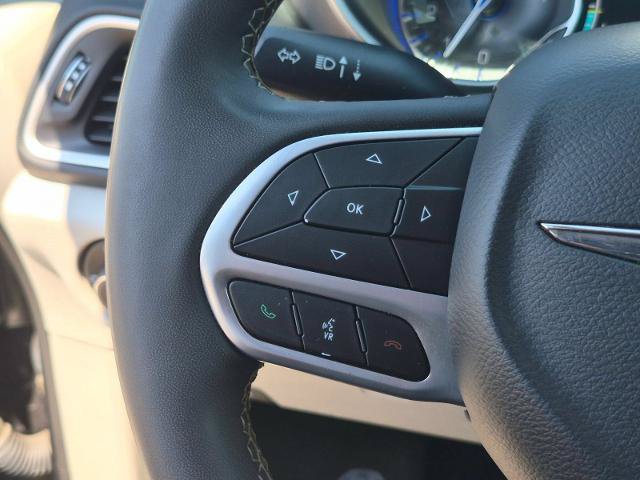 Used 2023 Chrysler Pacifica Touring-L FWD image 18
