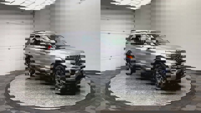 Certified 2023 Ford Explorer XLT w/ Equipment Group 202A image 6