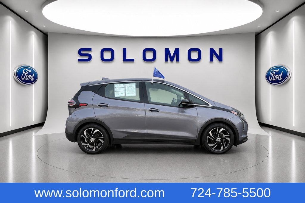 Used 2023 Chevrolet Bolt LT w/ Infotainment Package FWD image 4