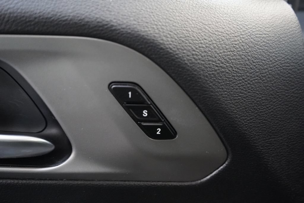 Used 2025 Chrysler Pacifica Select FWD image 26