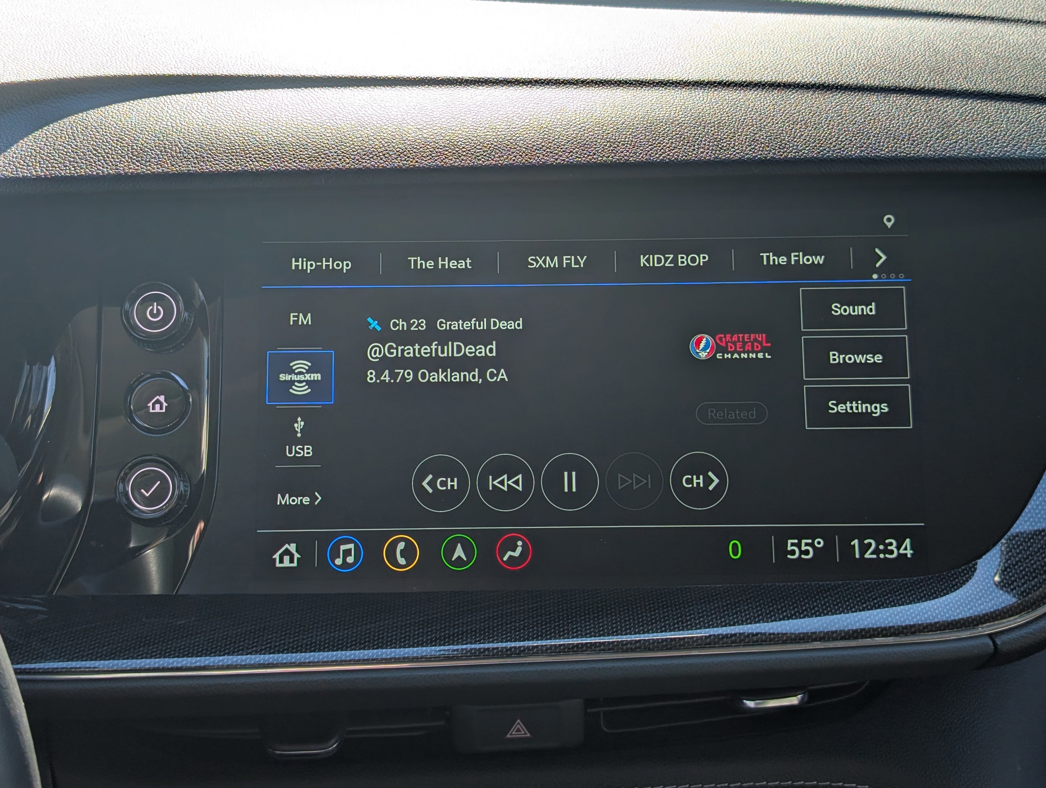 Used 2022 Buick Envision Essence w/ Technology Package I image 29