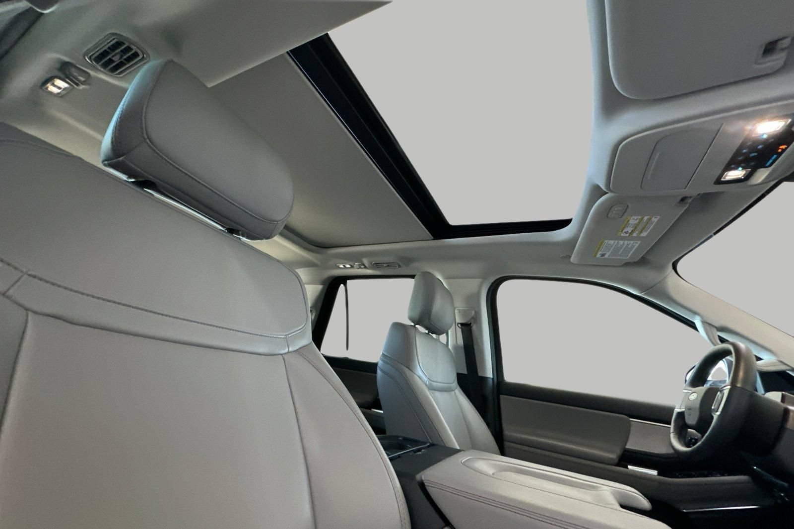 Certified 2025 Ford Expedition Active AWD/4WD image 18