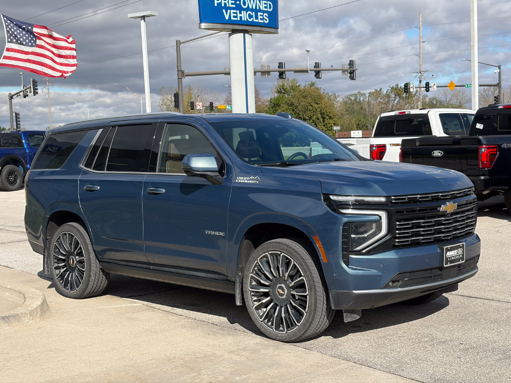 Used 2025 Chevrolet Tahoe High Country AWD/4WD image 7