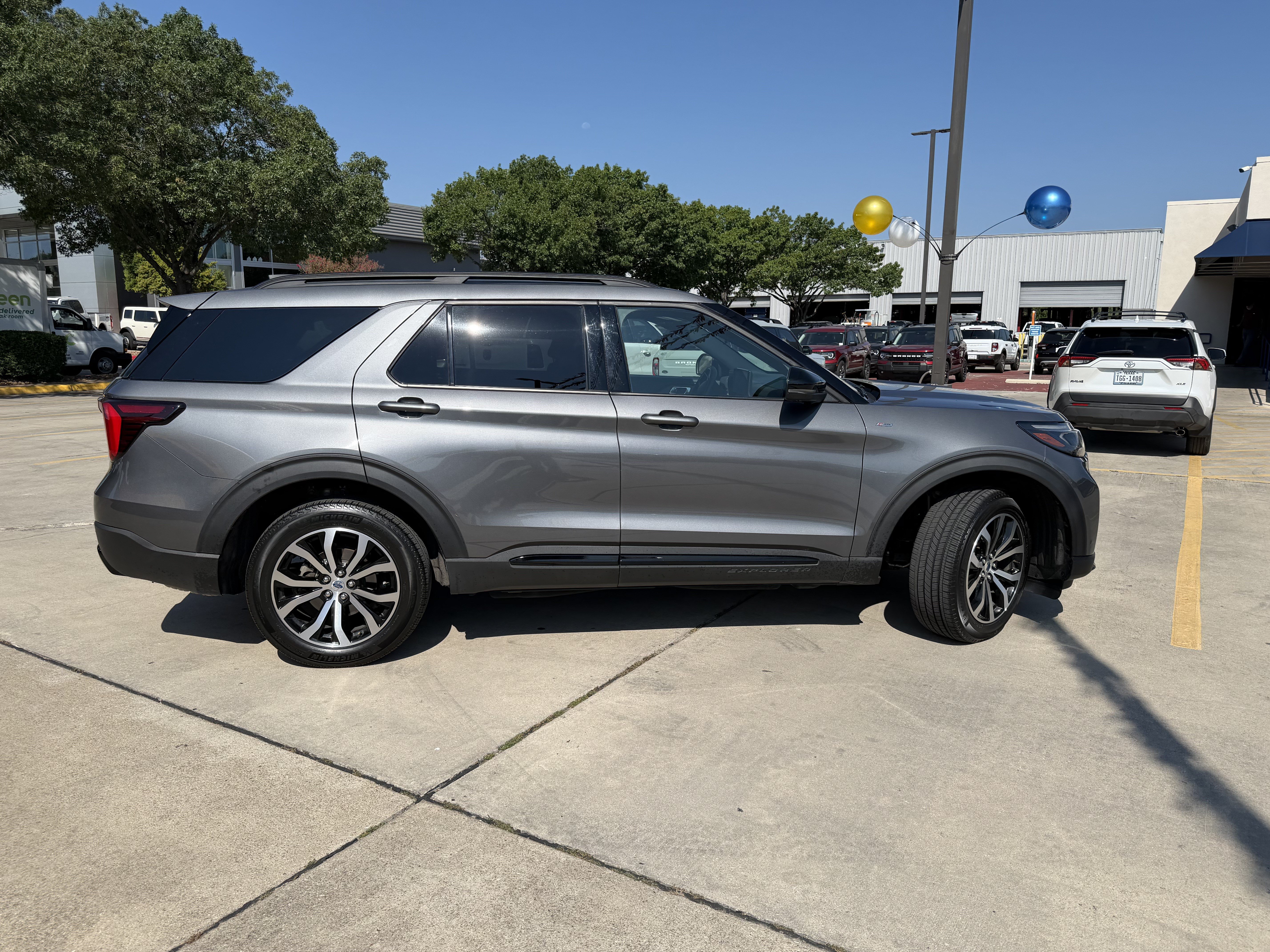 Certified 2025 Ford Explorer ST-Line AWD/4WD image 4